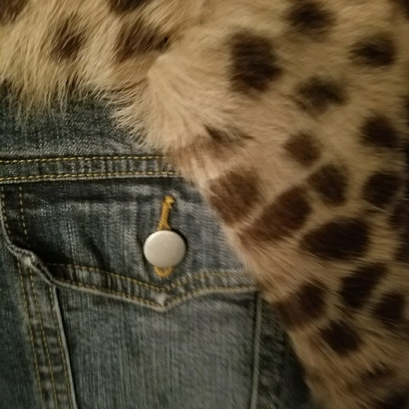 Amazing Faux Fur lined jean jacket! 🤩 - Picture 6 of 7
